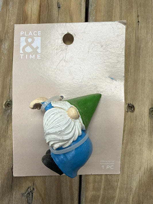 Pot hanger garden gnome