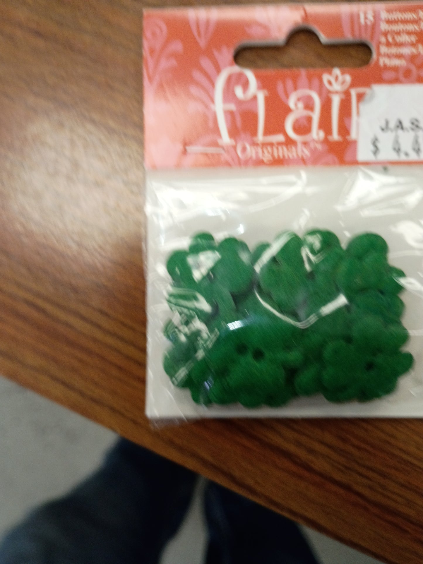 15 Flatback shamrock buttons