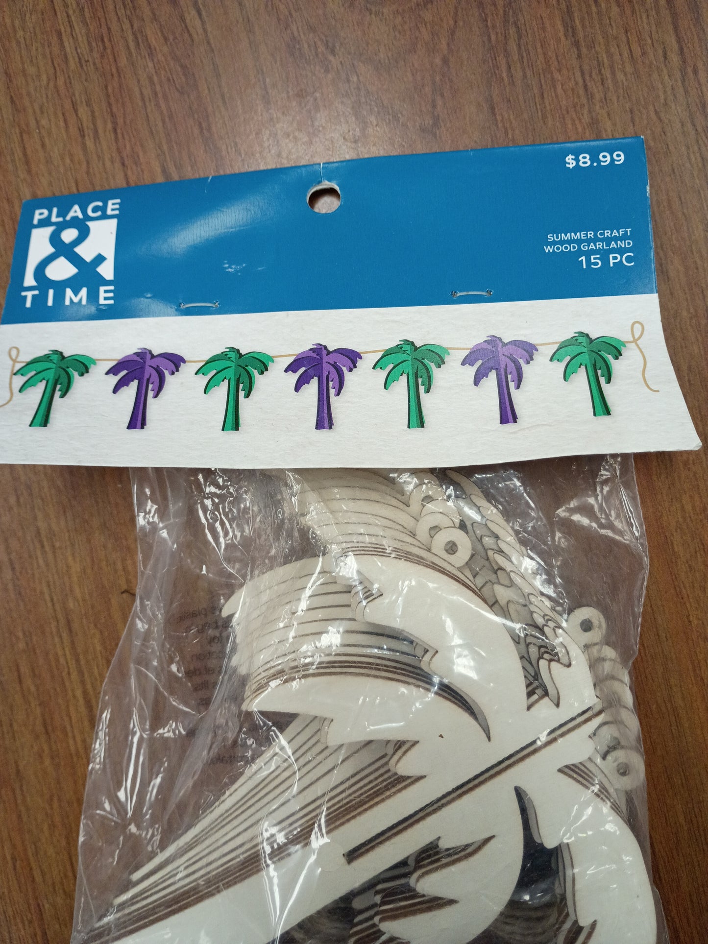 Wooden palm trees garland